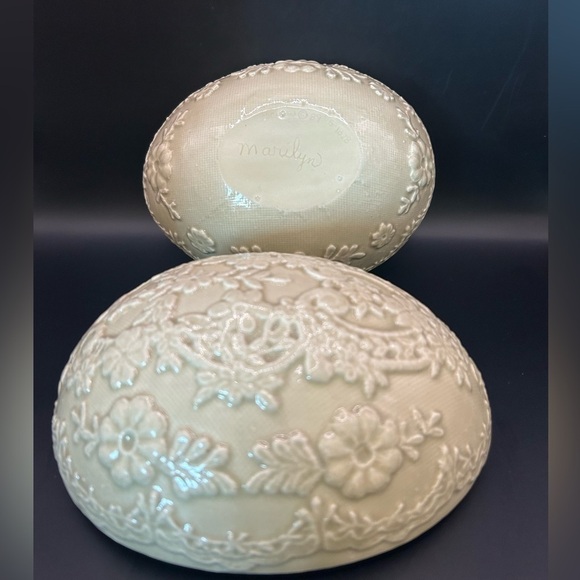 Beautiful Ceramic Egg by Marilyn. Attractive intricate design - Great condition. - Picture 5 of 8